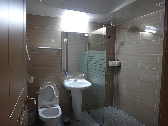 Bathroom 3, Hawaii Hotel Tongyeong, Tongyeong