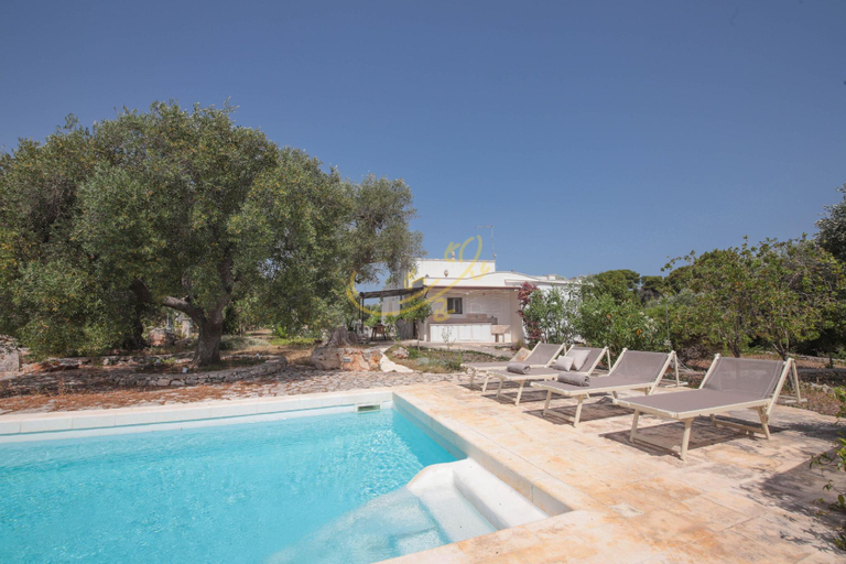 Sport & Beauty 2, TD Trulli Chiara Tastefully Decorated with Pool, Brindisi