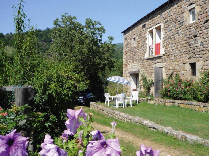Others 2, Rural Pool Retreat in the Hills, Haute-Loire