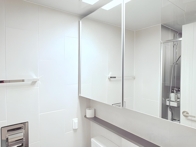 Bathroom 4, The Time Hotel, Jung