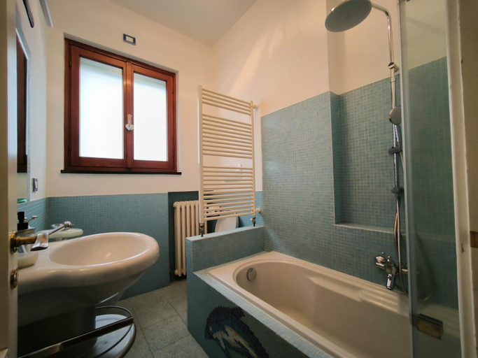 Bathroom 3, B&B Monte di Portofino, Genova