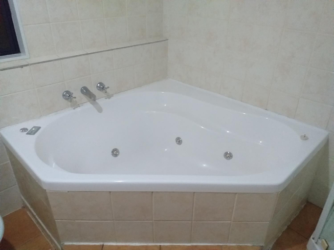 Bathroom 5, Orewa Accommodation, Rodney