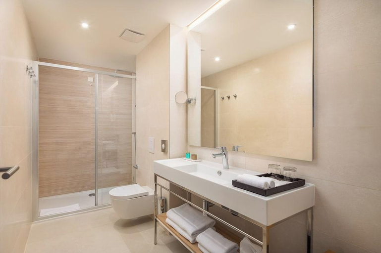 Bathroom 4, Romana Beach Resort, Makarska