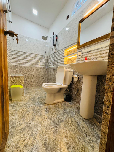 Bathroom 5, Beach Wave Hotel, Pothuvil
