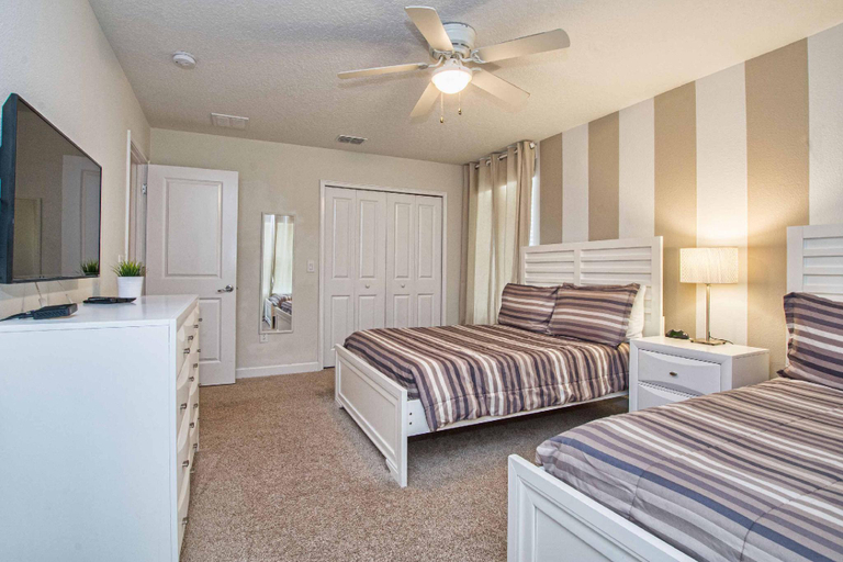 2, Spacious 6 Bed Home With Pool in Storey Lake, Osceola