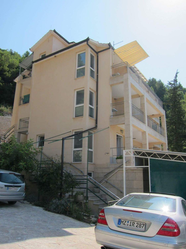 Others 4, Villa Luka, Brela