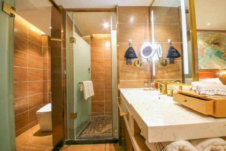 Bathroom, JAMES JOYCE COFFETEL, Nanchong