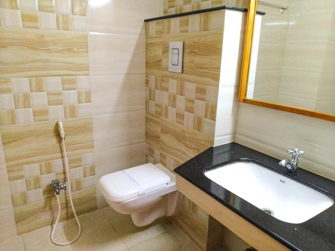 Bathroom 4, Hotel Rajadhane Madurai, Madurai