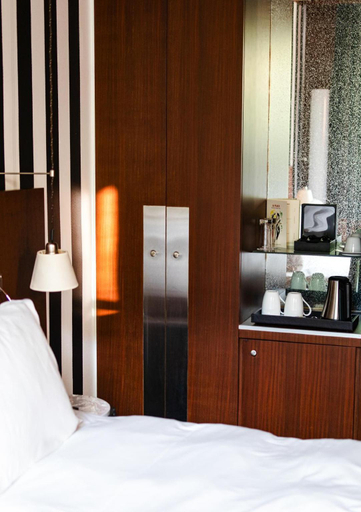 Bedroom 2, Grand Hotel Champs Elysées, Paris