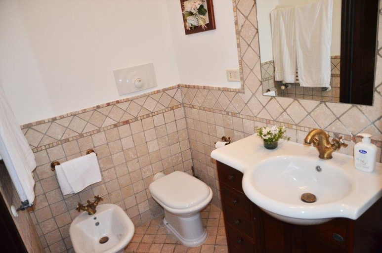 Bathroom 3, Dal Canonico, Bari