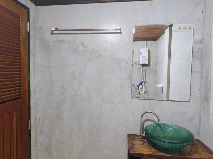 Bathroom 3, Pooma Resort, Tha Mai
