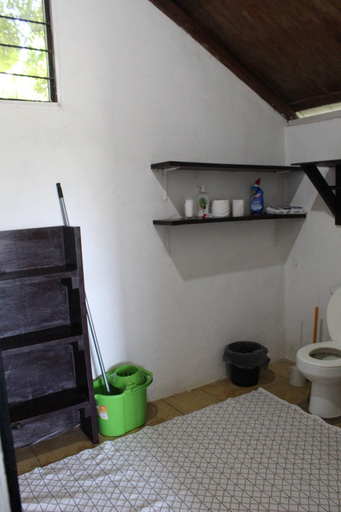 Bathroom 2, Nabitunich