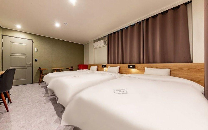 Bedroom 2, Zeus Motel, Wando