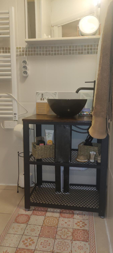 Bathroom 2, Mon Plaisir, Aveyron