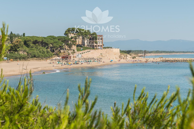 Others 4, Villa Stephanie, Girona