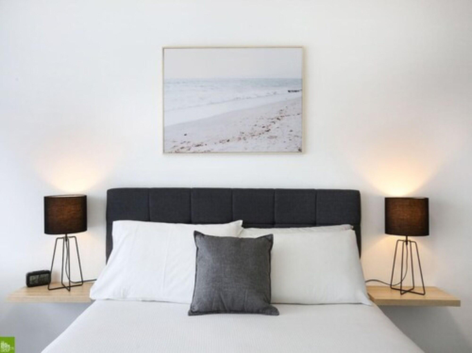 Bedroom 2, Boat Harbour Motel, Wollongong - Inner