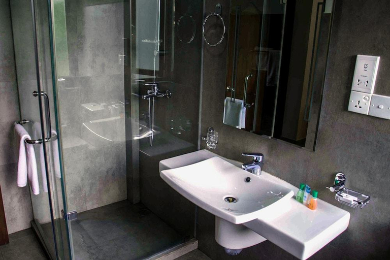 Bathroom 4, Hotel Yo, K.F.G. & G. Korale