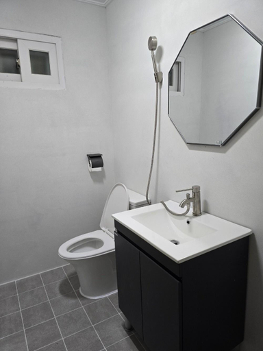 Bathroom 3, Eulwangri Suwanee Pension, Jung