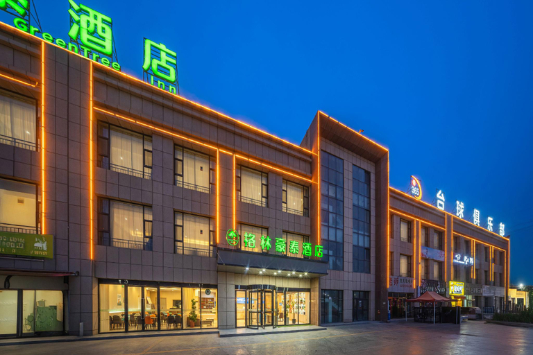 Exterior & Views