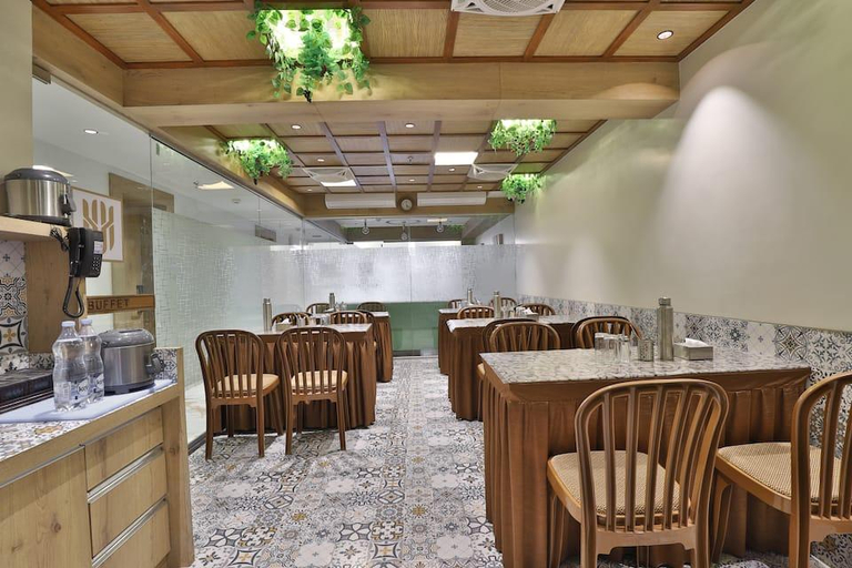 Food & Drinks 5, Treebo Urban, 1 Km From Railway Station, Surat