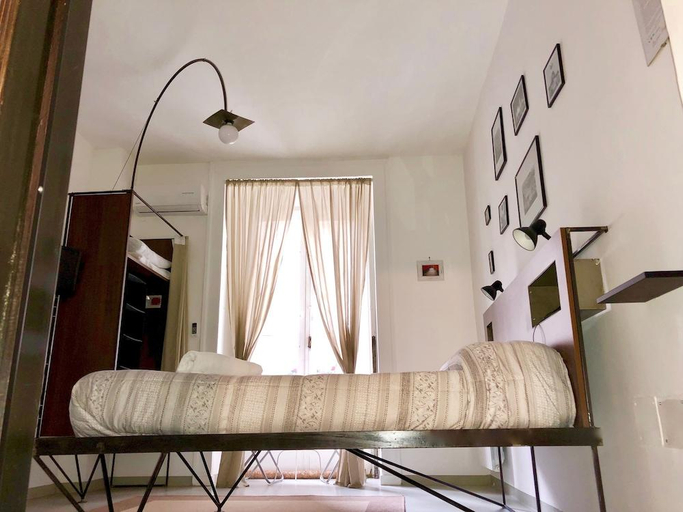 Bedroom 3, Per Amor Duomo, Napoli