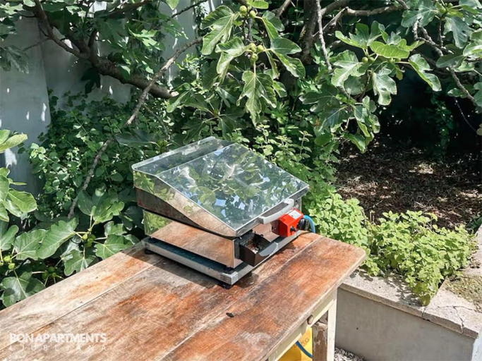 Food & Drinks, Huge BBQ Garden 2, Spacious Flat, AC, Free Parking 2, Ljubljana