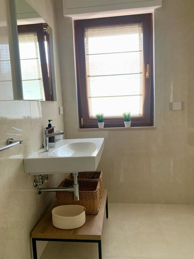 Bathroom 4, Anna House, Benevento