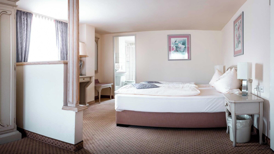 Bedroom 4, Hotel Elbroich, Düsseldorf