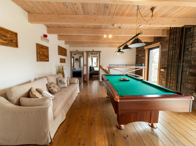 Others 4, Lush holiday home with bubble bath and sauna, Namur