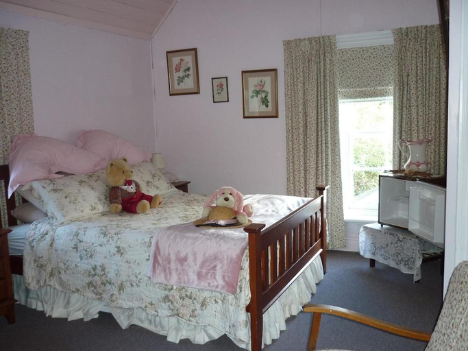 Bedroom 2, Old Colony Inn, Derwent Valley
