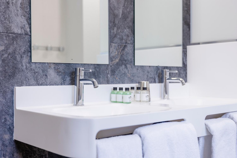 Bathroom 3, Hotel La Pergola, Hautes-Pyrénées