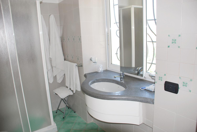 Bathroom 2, camera iris,le terrazze del duca, Salerno