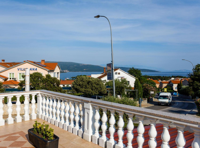 Others 4, Sunny and Sleek Krk Rooms with Balcony, Krk