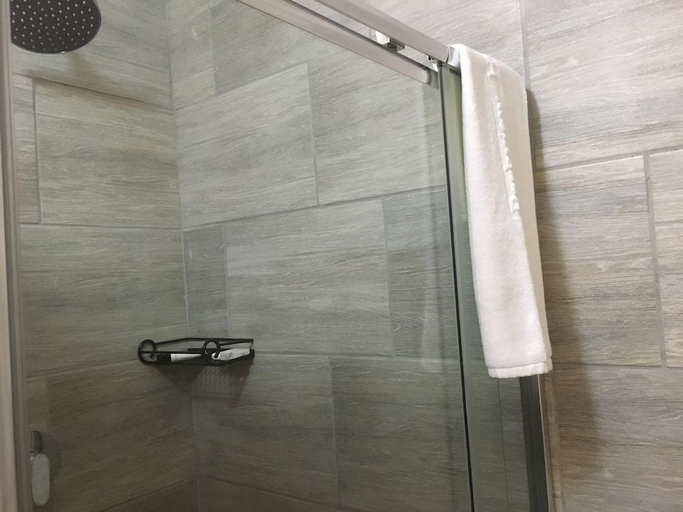 Bathroom, Parkview Hotel, Ngamiland East
