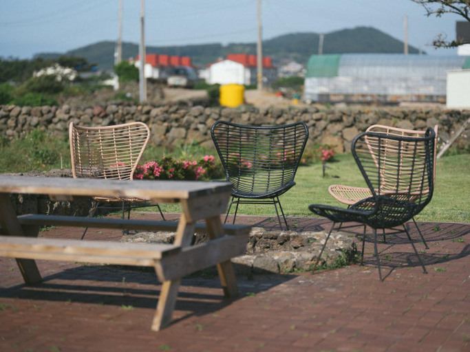 Others 4, Jayouhaneun private house, Jeju