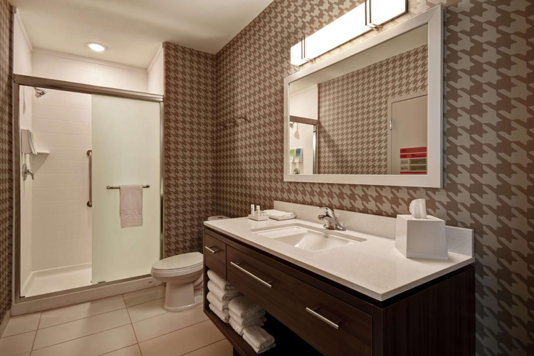 Bathroom, Home2 Suites by Hilton Harvey New Orleans Westbank, Jefferson