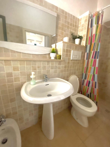 Bathroom 3, Villa Marhu, Foggia