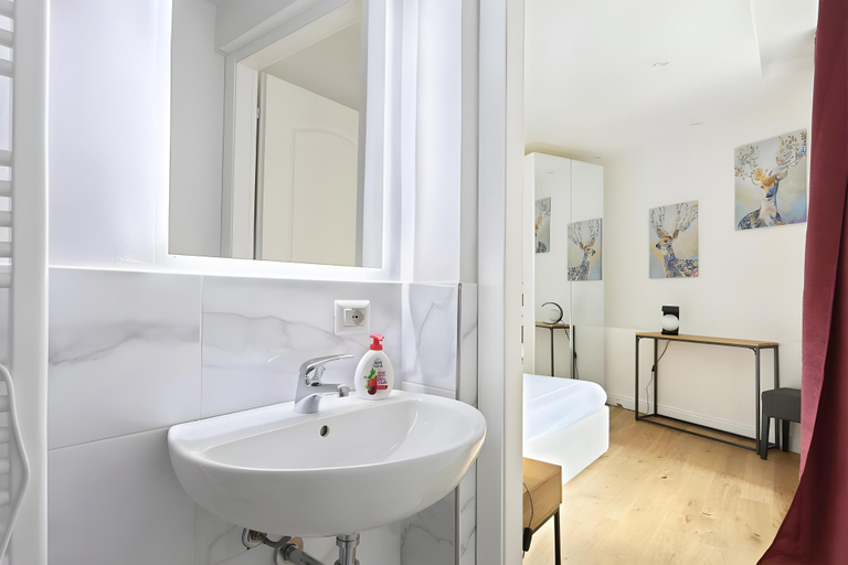 Bathroom 2, Marmora 3 BR apartment near Accademia Gallery, Florence