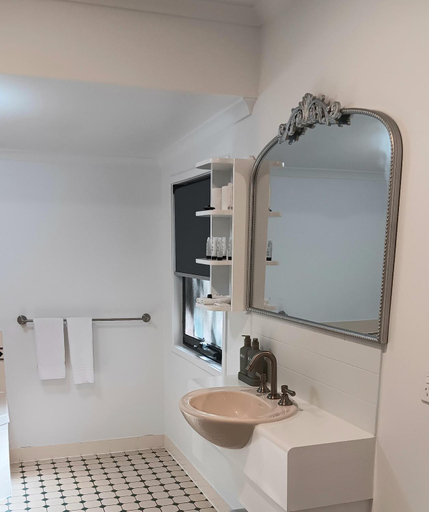 Bathroom, The Cottages On Mount Tamborine, Tamborine Mountain
