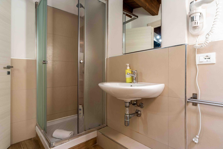 Bathroom 4, Cefalu Center Apartments, Palermo