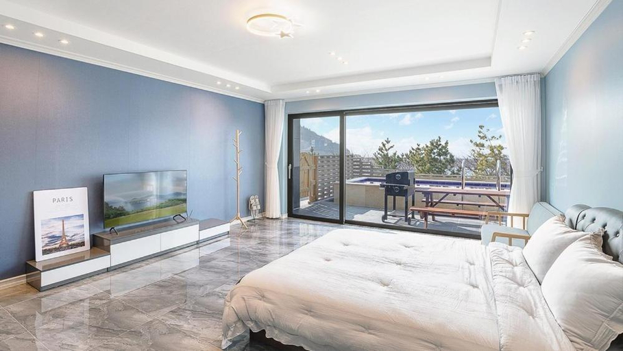 Bedroom 2, Namhae Annyeong Noeul Pool Villa, Namhae