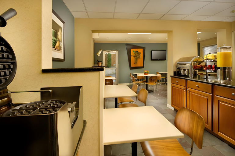 Food & Drinks 5, Silver Cloud Hotel - Portland, Multnomah