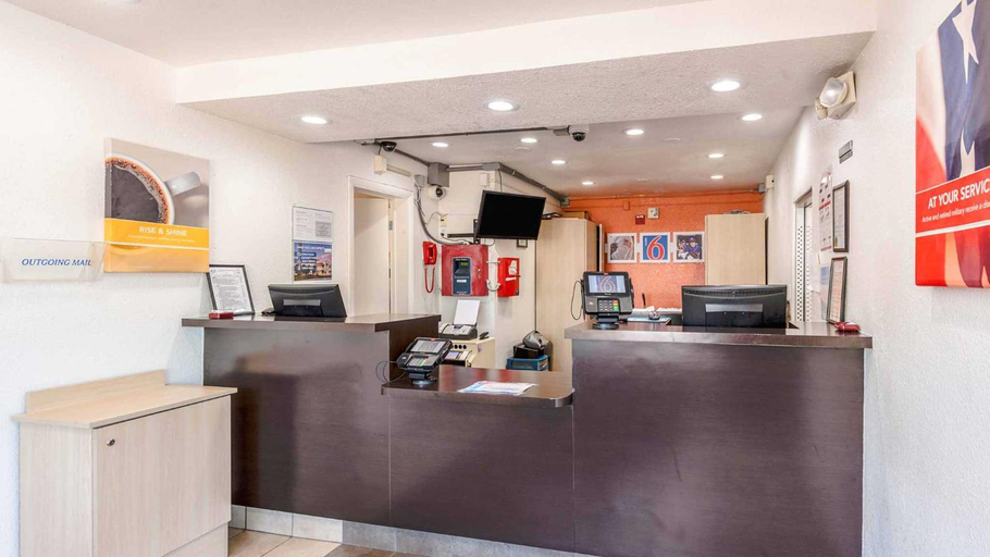 Public Area, Motel 6 Columbus, GA, Muscogee