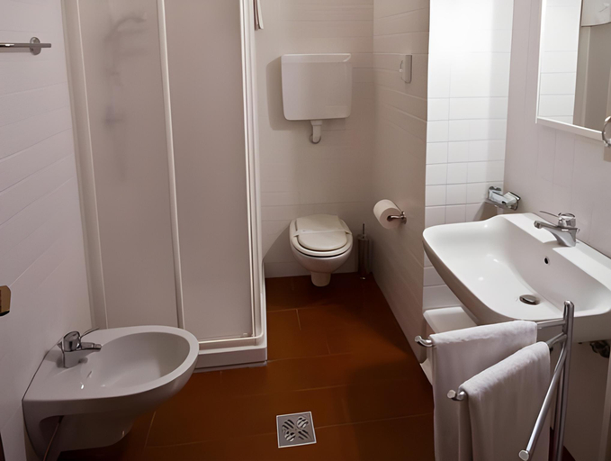 Bathroom 2, Villa Phoenix, Trento