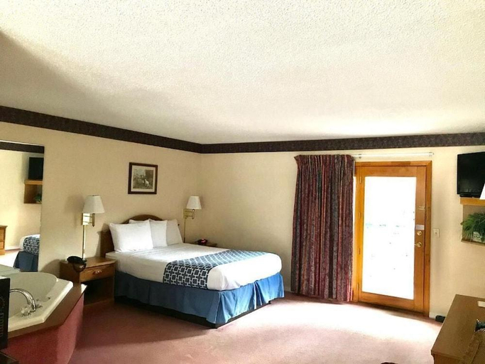 Bedroom 2, Four Seasons Inn, Haywood