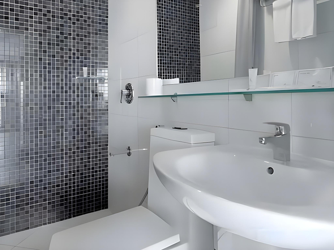 Bathroom 4, Y2 Residence Hotel Managed By HII, Makati City
