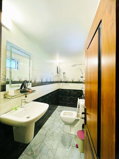 Bathroom 4, Rainforest Nest, Kotapola