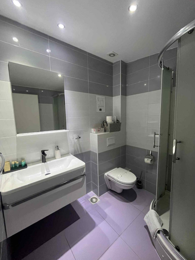 Bathroom 4, Dela, Hvar