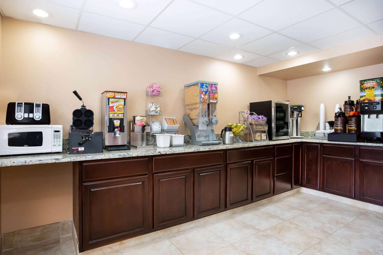Food & Drinks 5, Super 8 By Wyndham Chester/Richmond Area, Chesterfield