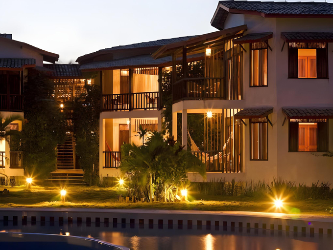 Exterior & Views